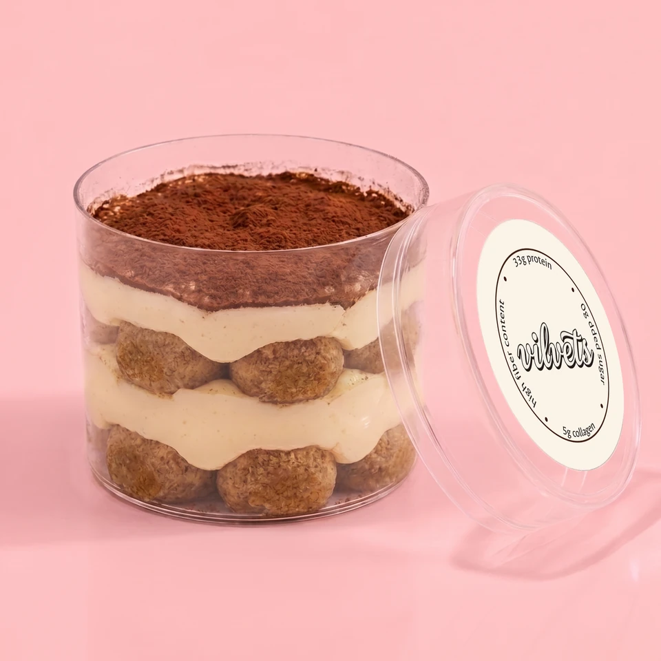 A Vilvets tiramisu cup with its branded lid
